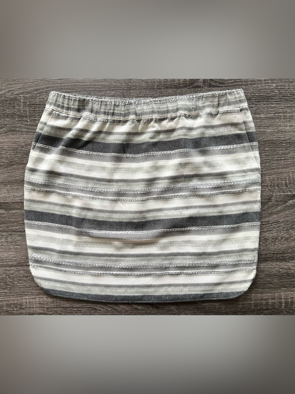 Ann Taylor Striped Knit Pencil Mini Skirt in White and Charcoal | Size Large